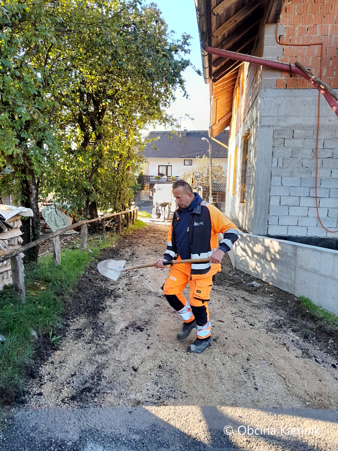 Zagorica nad Kamnikom - novo asfaltirani odsek ceste (2)